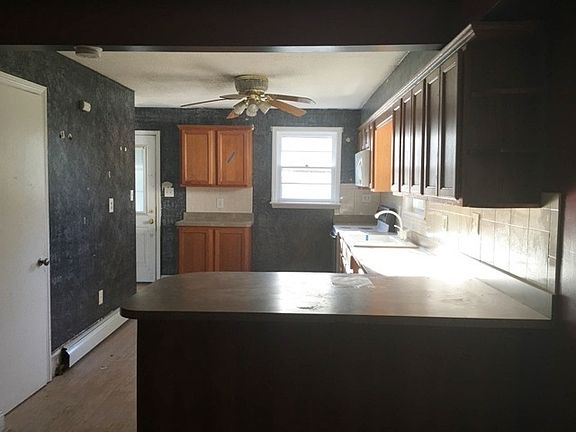 4th image of 103 W Hawthorne Dr