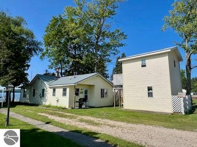 9137 N Lake Shore Dr, Grayling, MI, 49738