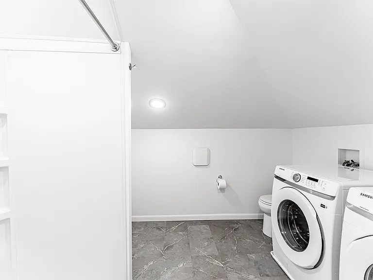 496 Dorsey Ave — Photo 16
