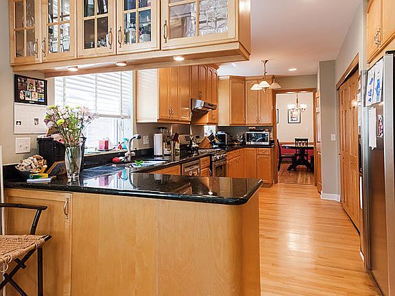 3rd image of 4307 N Wolcott Ave #1