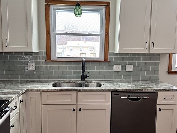 4th image of 41 Imperial Ave