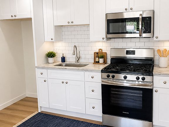 3rd image of 5352 Bishop St #9081