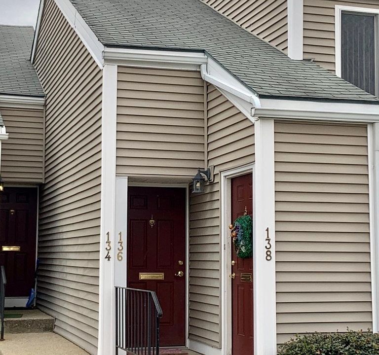 1st image of 136 Nassau Dr #136