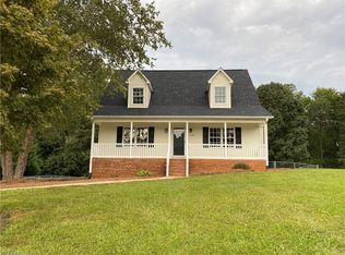 1040 Evergreen Ln, King, NC 27021