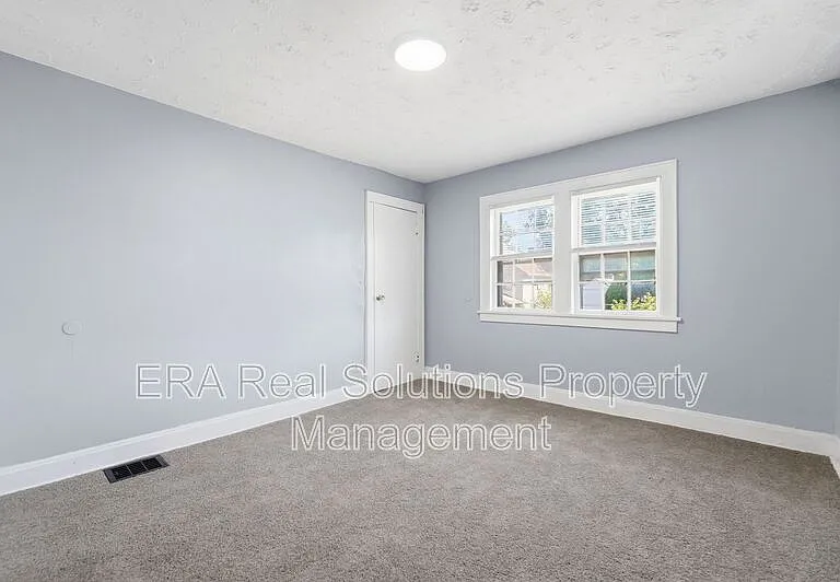 1575 E Cordell Ave — Photo 17