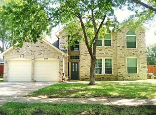 2137 Willowood Dr, Grapevine, TX 76051