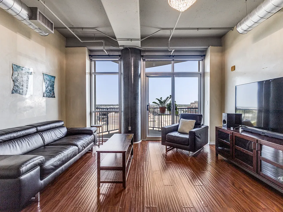 Belleview St