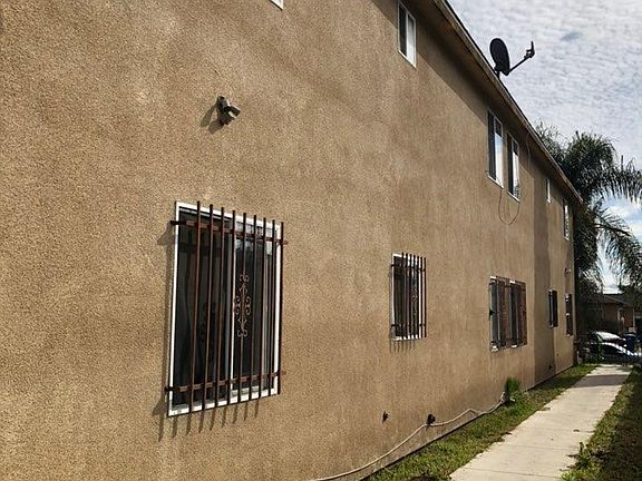 5th image of 8925 Menlo Ave