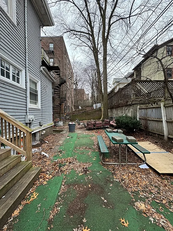 10 bed, 3.5 bath, 4400 sqft, $15,000 — Photo 2