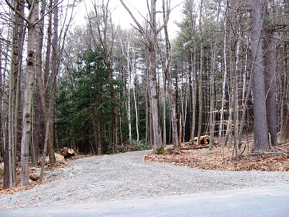 2nd image of Meetinghouse Ln