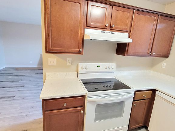 5th image of 948 S Sunshine Ave S #10