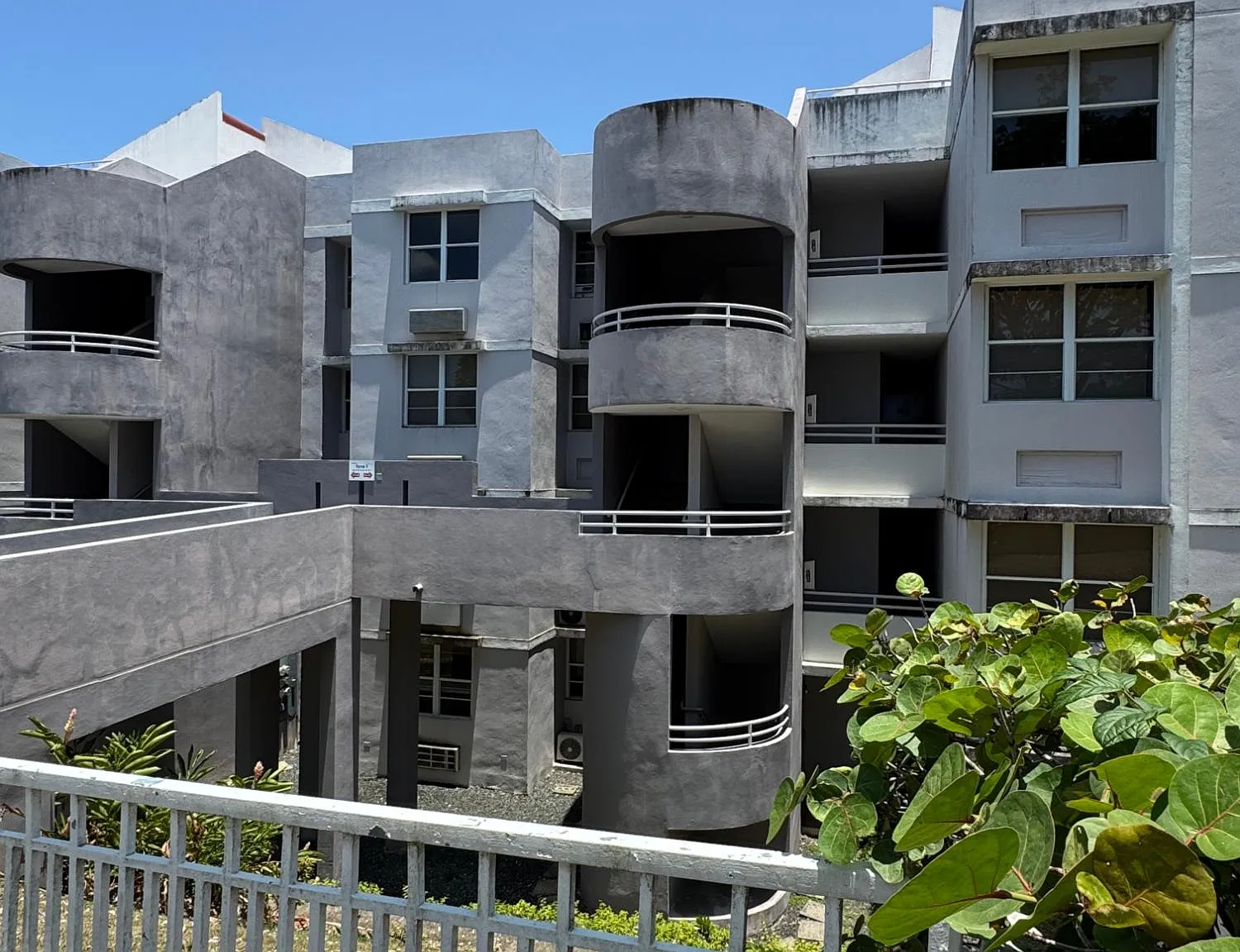 Flamingo Apartments (Condominio) — Photo 1