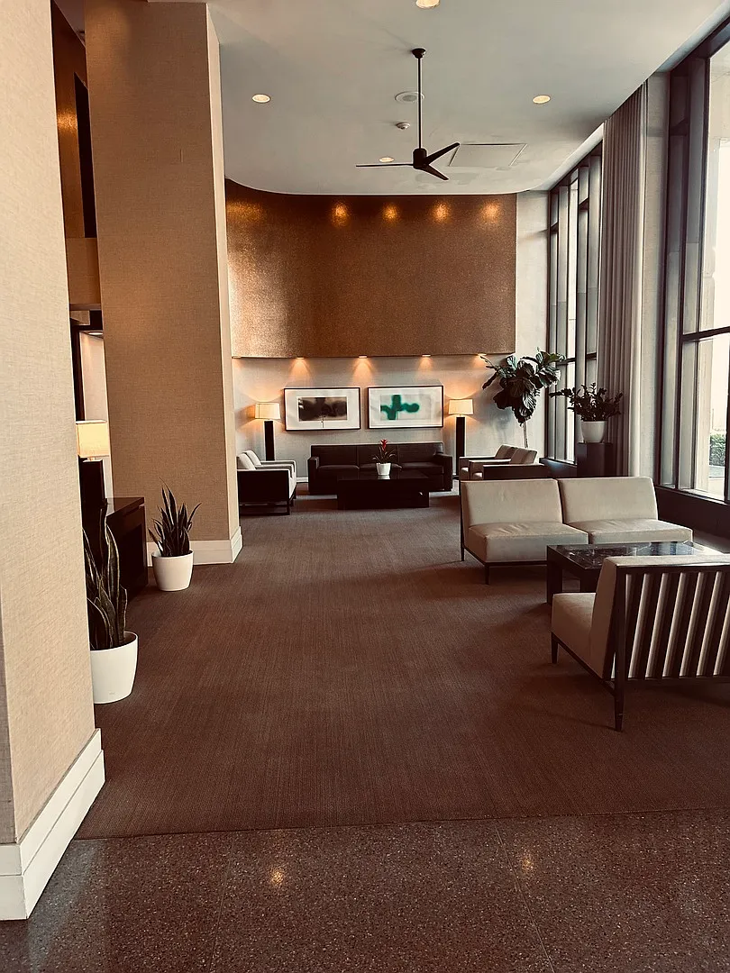 1 bed, 800 sqft, $2,400 — Photo 3
