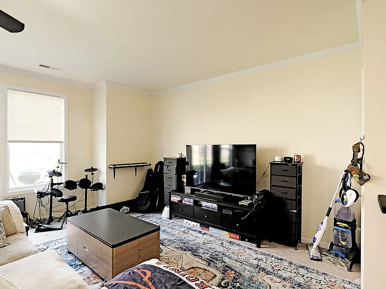 2452 N Berkshire Rd — Photo 4