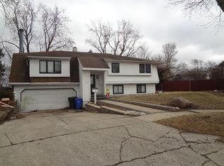 1732 Kingston Cir, Carpentersville, IL 60110