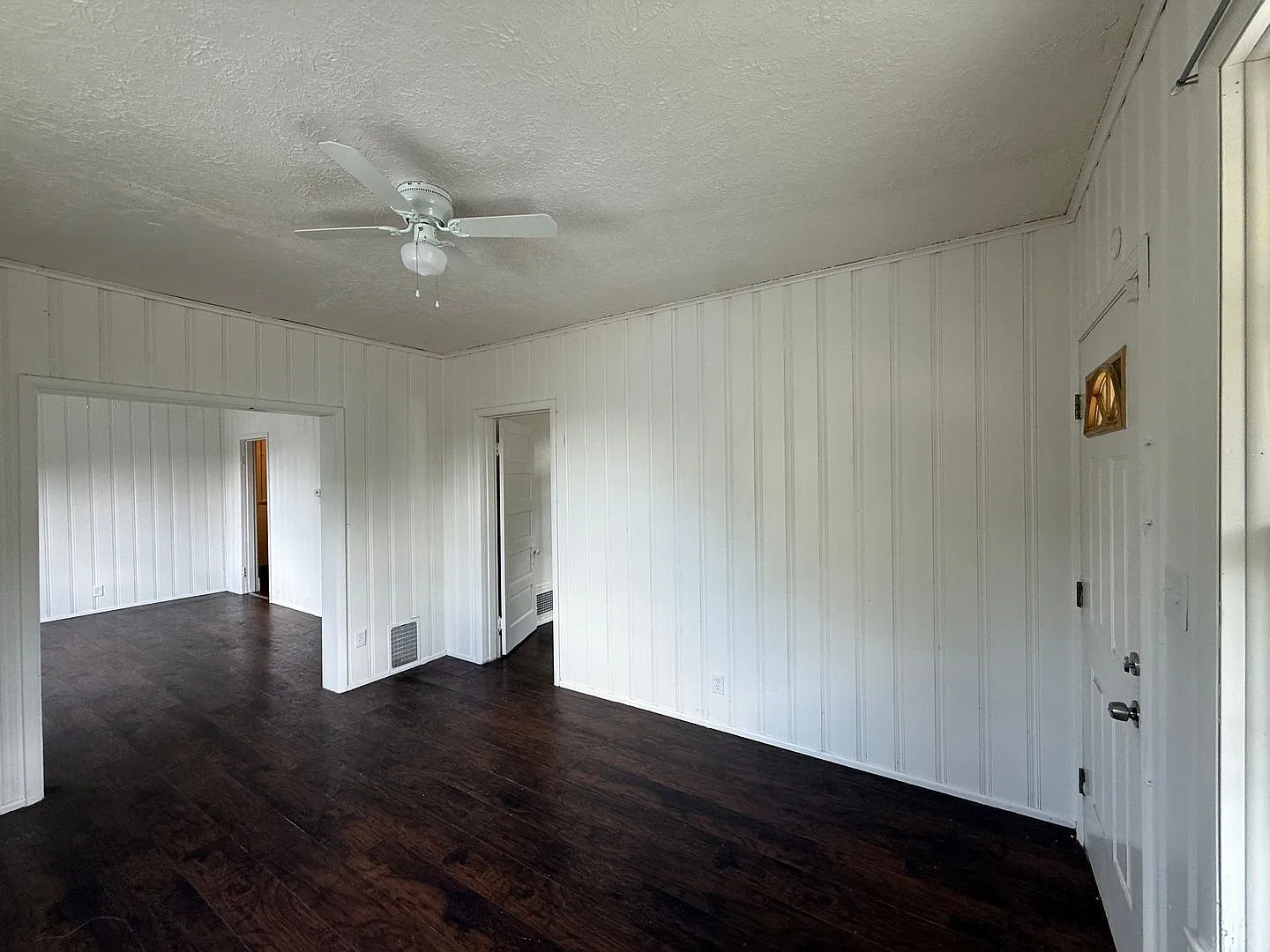 2 bed, 1.0 bath, 1736 sqft, $1,400 — Photo 2