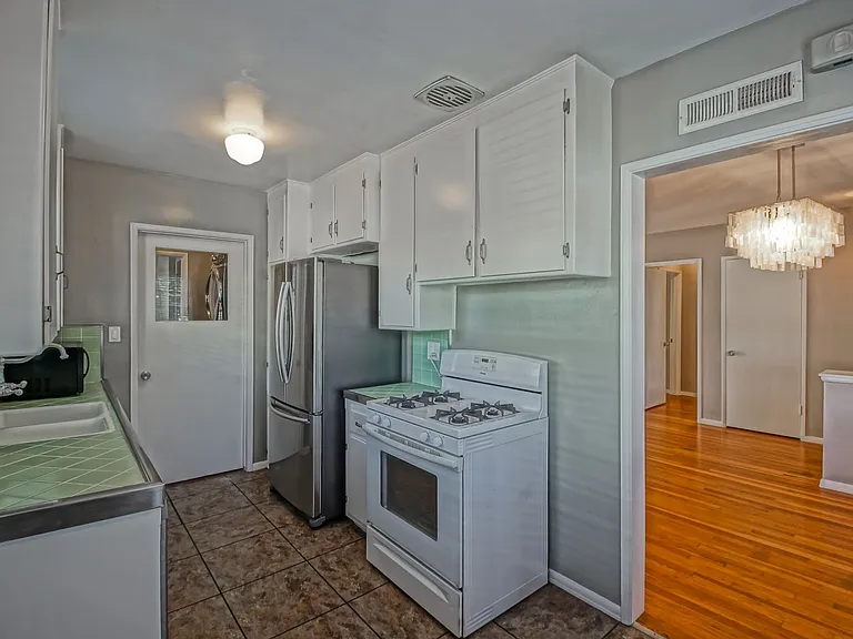 14226 Isis Ave — Photo 14