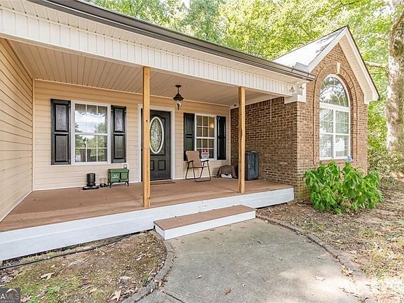 2nd image of 2208 Clarendon Ct NE