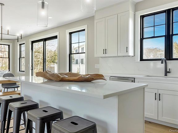 3rd image of 285 Sandy Beach Road