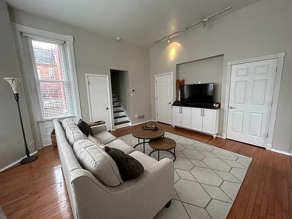 Entrance into Living Area 
Built in Entertainment Center
Soaring high ceilings, large windows providing fantasic lighting