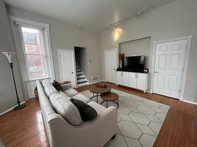 Entrance into Living Area 
Built in Entertainment Center
Soaring high ceilings, large windows providing fantasic lighting