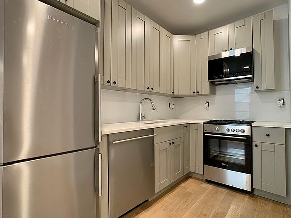 4th image of 442 Hudson St #5K