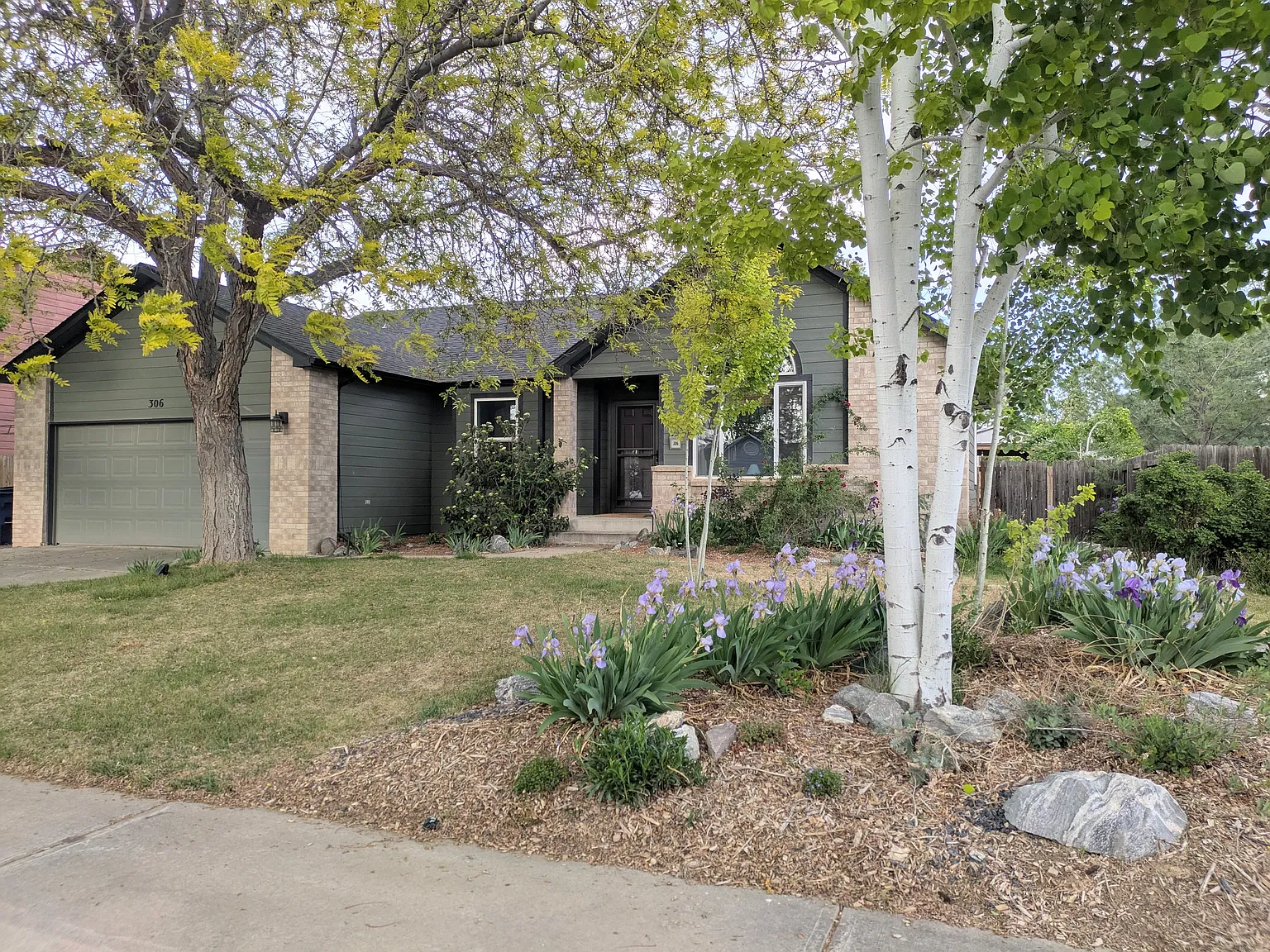 306 Linden St — Photo 1