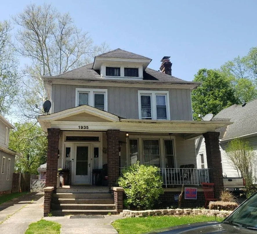 1935 Baird Ave photo 1