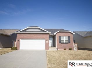 9020 Truchard Rd, Lincoln, NE 68526