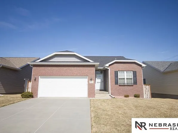 9020 Truchard Rd, Lincoln, NE 68526