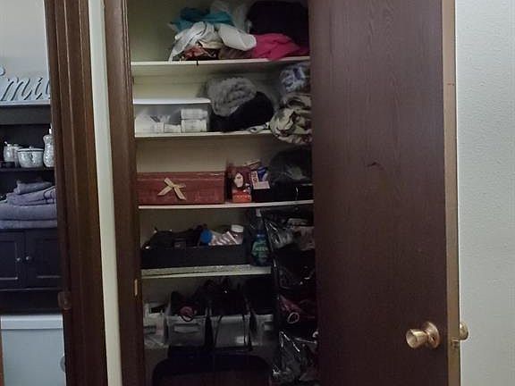 5th image of 510 E 2nd St
