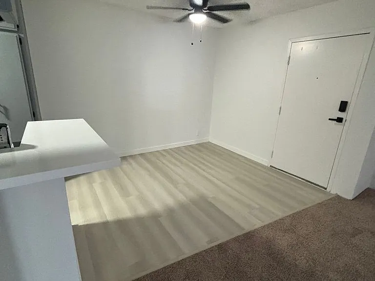 WOODCREST APARTMENTS — Photo 20