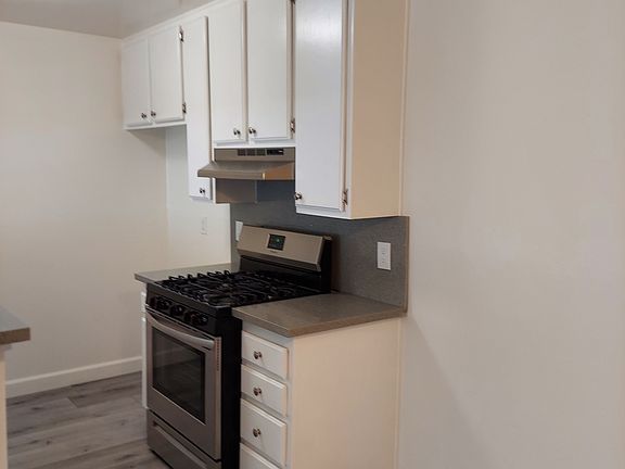 4th image of 15602 Vanowen St #123