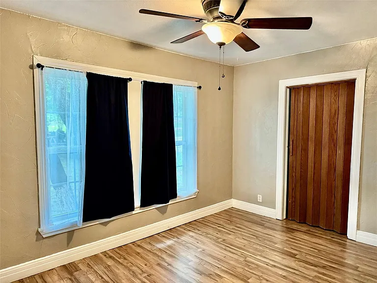 1197 FM 697 — Photo 25