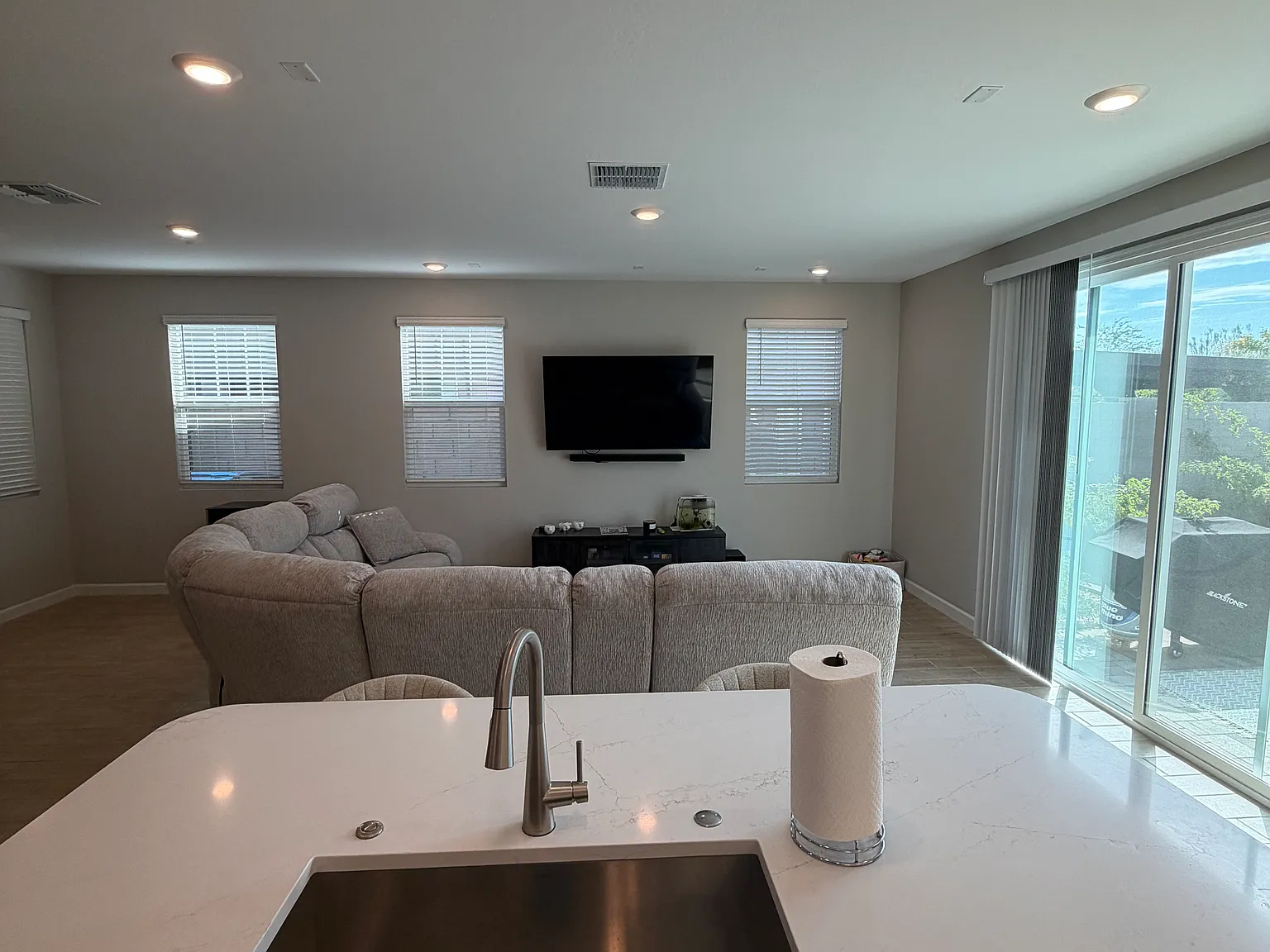 3 bed, 2.5 bath, 1743 sqft, $4,095 — Photo 4
