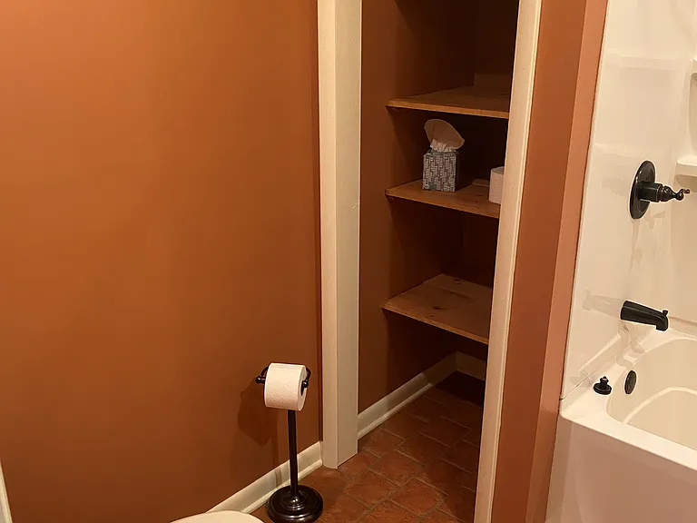 (2 of 3) Full bathroom.