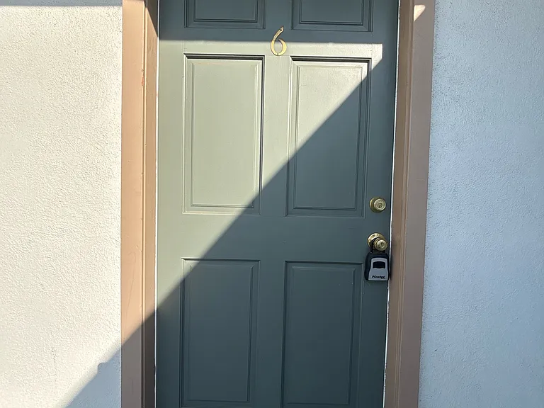 318 W Artesia St #6 — Photo 2