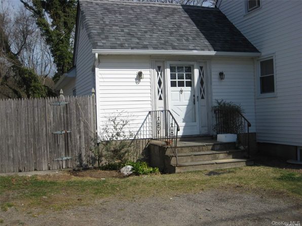 117 Blydenburg Ave #B