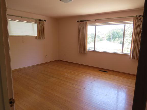 3rd image of 4140 Laguna Ave