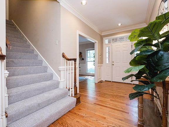3rd image of 46 Alsace Ct