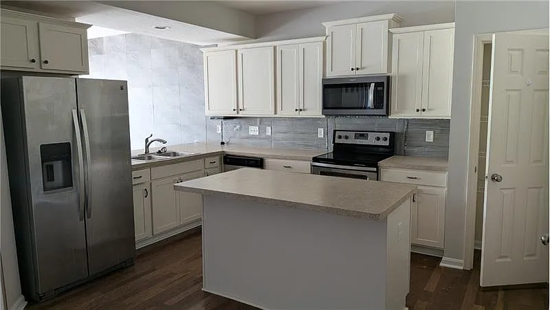 Building Photo - 2099 Commons Cir