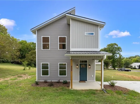 207 E Parker St, Graham, NC 27253