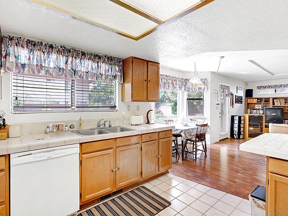 5th image of 7916 Eagle Rock Ave NE