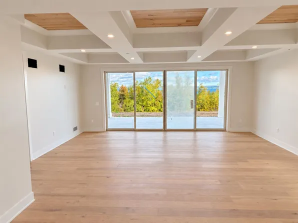 603 Lakeview Ave Unit 2, Petoskey, MI 49770
