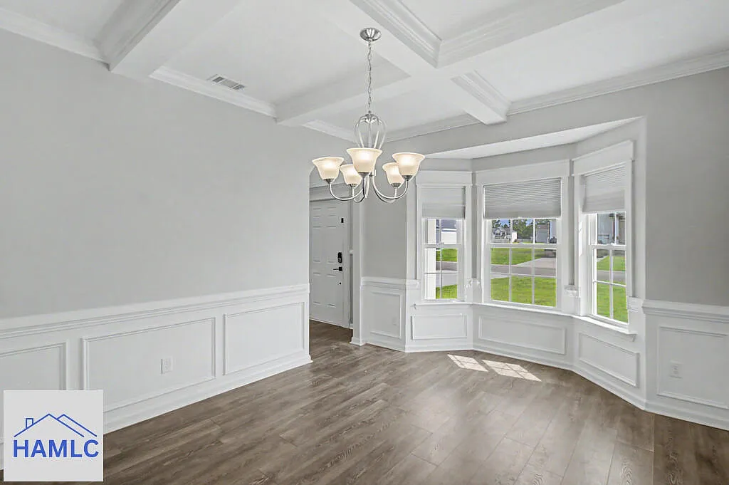 4 bed, 2.5 bath, 2322 sqft, $2,300 — Photo 4