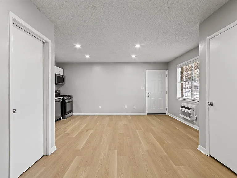 Swan Creek Apartments — Photo 19