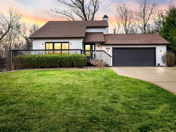 6211 Arapahoe Dr NE, Cedar Rapids, IA 52411