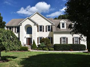 30 Roseview Ct, Trumbull, CT 06611