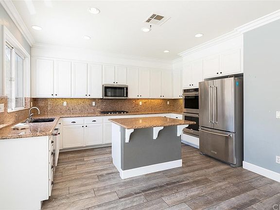 5th image of 31879 Cedarhill Ln