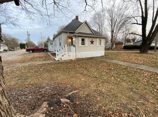 122 N Walnut St, Clinton, IL 61727